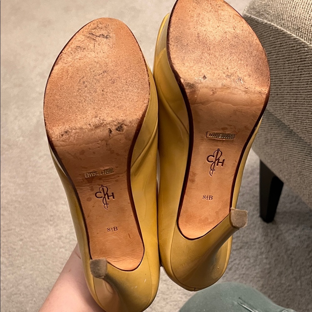 Cole Hann x Nike Air Yellow Patent Peep-Toe Platform Heels - Picture 3 of 16